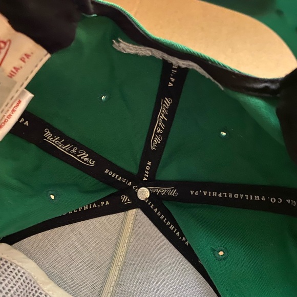 Mitchell and Ness SnapBack Eagles hat - Picture 4 of 4